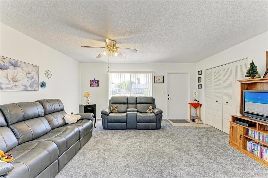 На продажу: $220,000 (2 спален, 2 ванн, 1176 Квадратных фут)