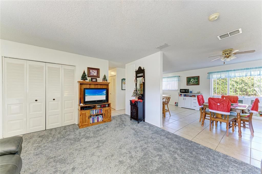 На продажу: $220,000 (2 спален, 2 ванн, 1176 Квадратных фут)