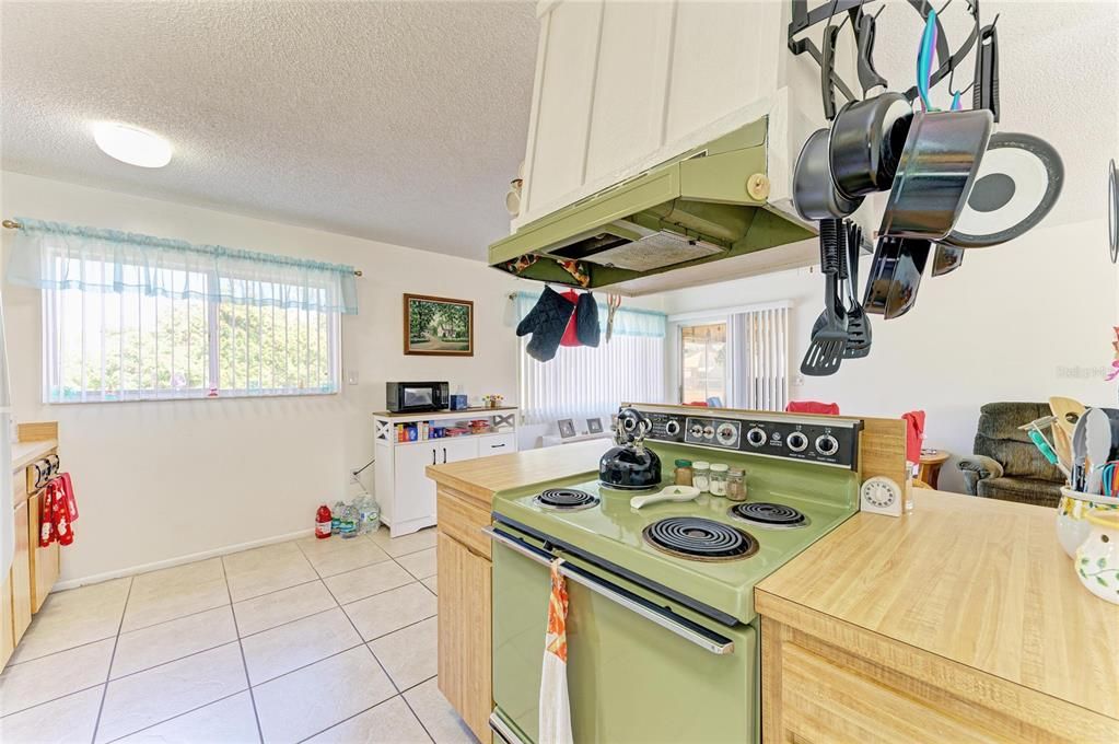 На продажу: $220,000 (2 спален, 2 ванн, 1176 Квадратных фут)