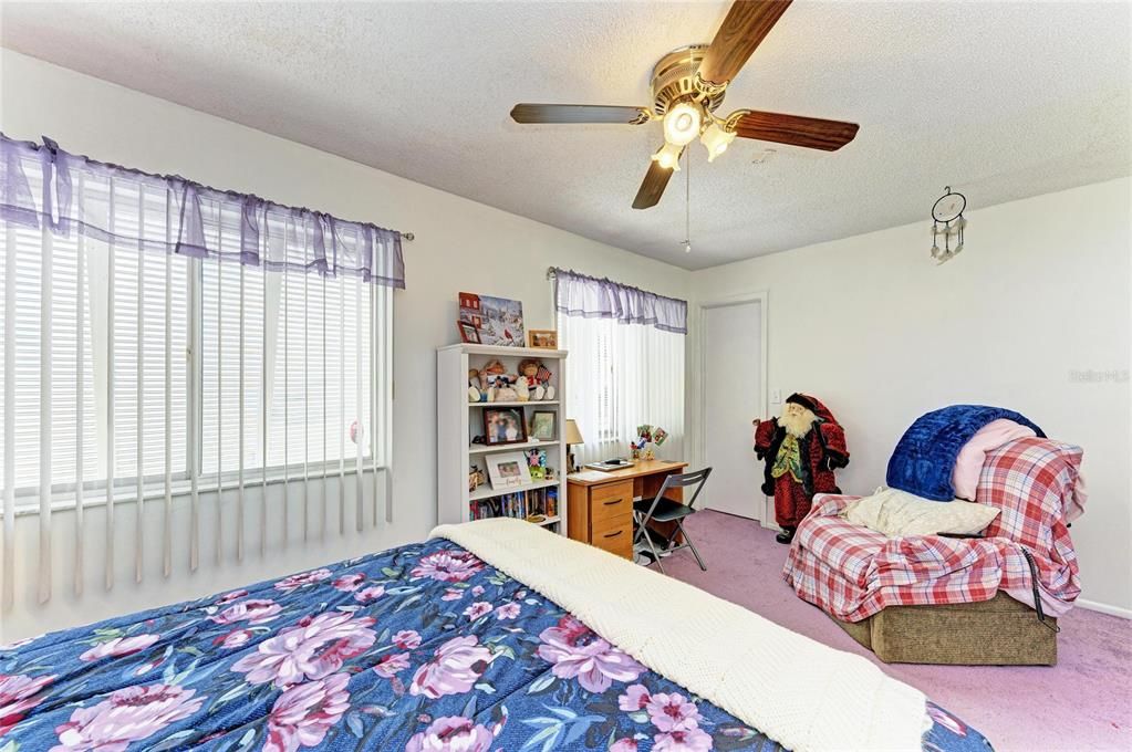 На продажу: $220,000 (2 спален, 2 ванн, 1176 Квадратных фут)