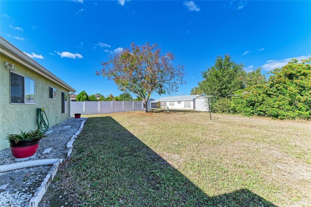 На продажу: $220,000 (2 спален, 2 ванн, 1176 Квадратных фут)