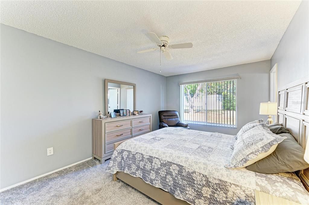 На продажу: $220,000 (2 спален, 2 ванн, 1176 Квадратных фут)