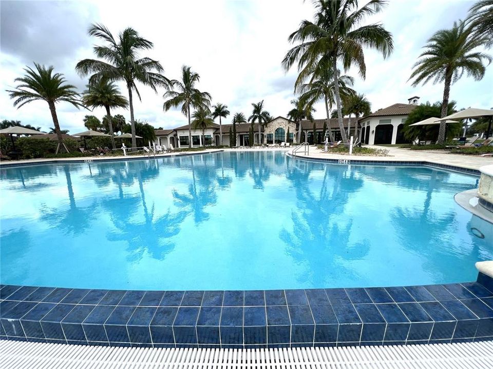 For Sale: $550,000 (3 beds, 2 baths, 1984 Square Feet)