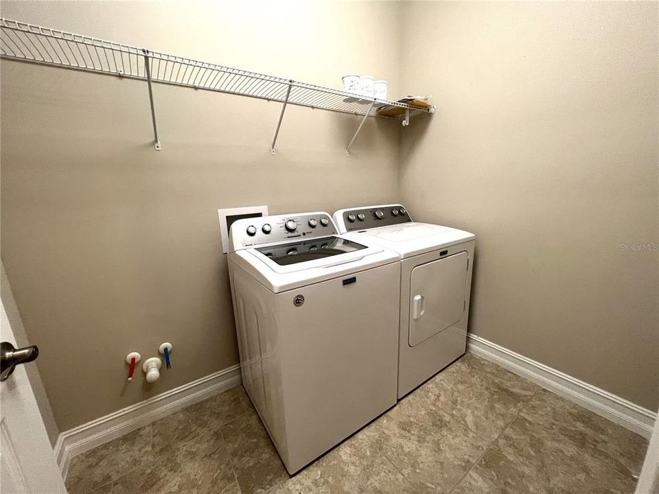 For Sale: $550,000 (3 beds, 2 baths, 1984 Square Feet)