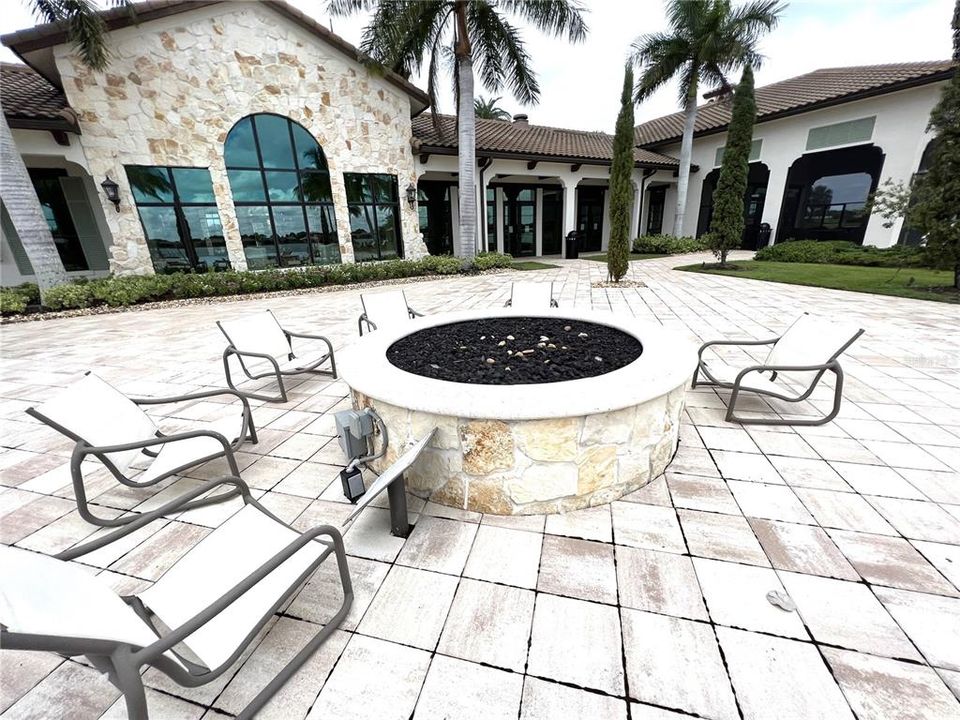 For Sale: $550,000 (3 beds, 2 baths, 1984 Square Feet)