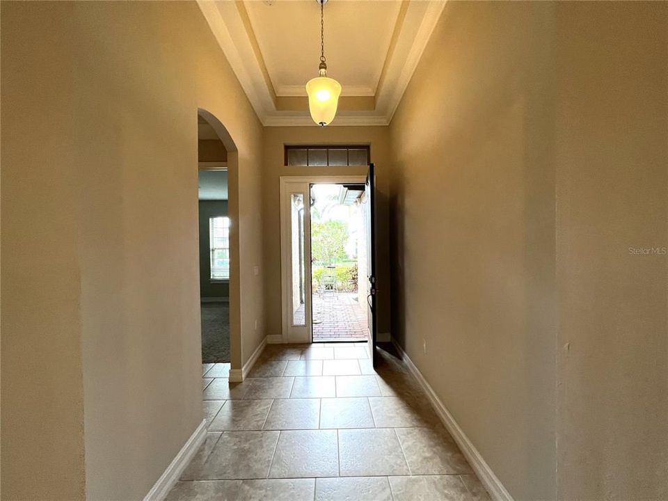 For Sale: $550,000 (3 beds, 2 baths, 1984 Square Feet)