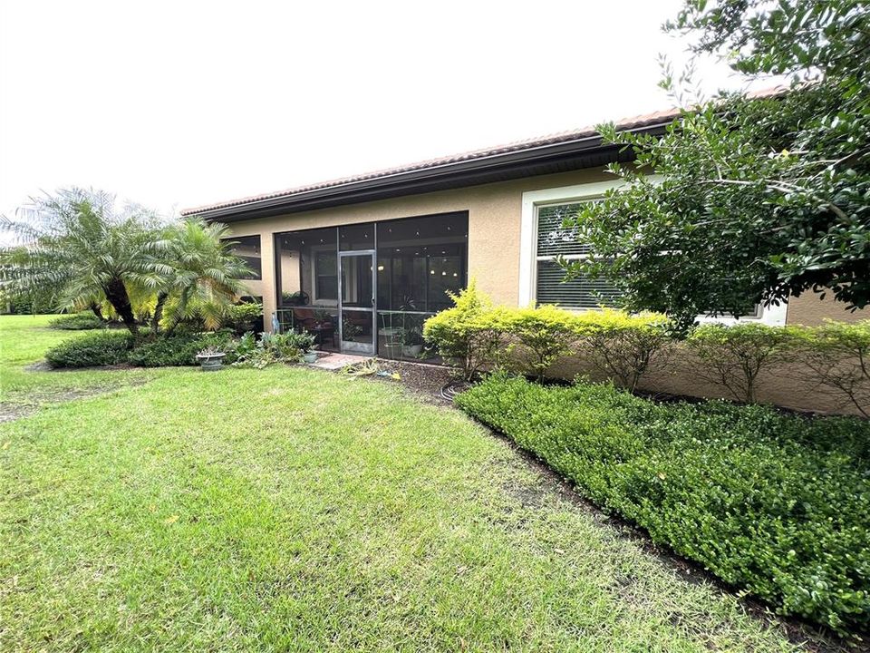 For Sale: $550,000 (3 beds, 2 baths, 1984 Square Feet)