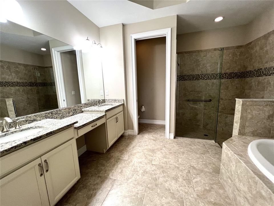 For Sale: $550,000 (3 beds, 2 baths, 1984 Square Feet)