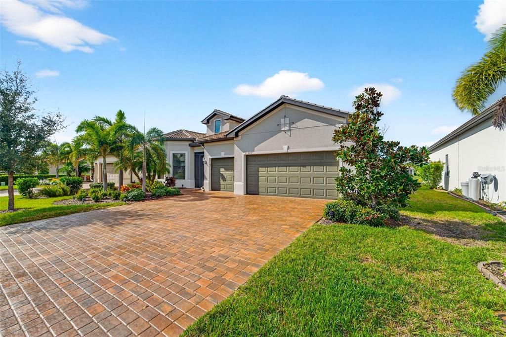 For Sale: $950,000 (3 beds, 3 baths, 2885 Square Feet)