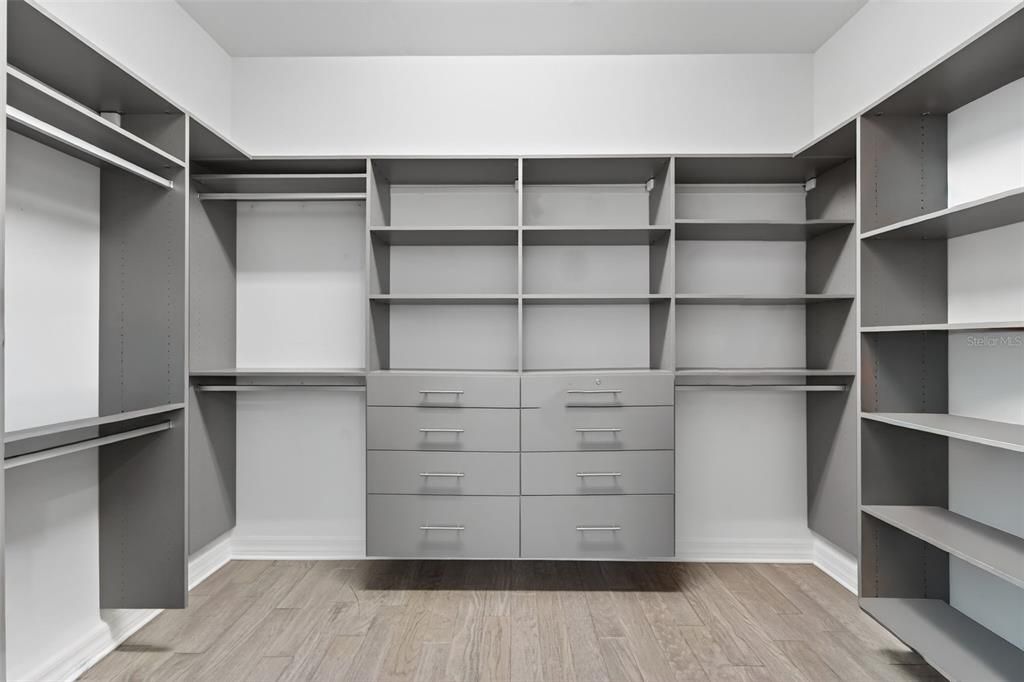 For Sale: $950,000 (3 beds, 3 baths, 2885 Square Feet)