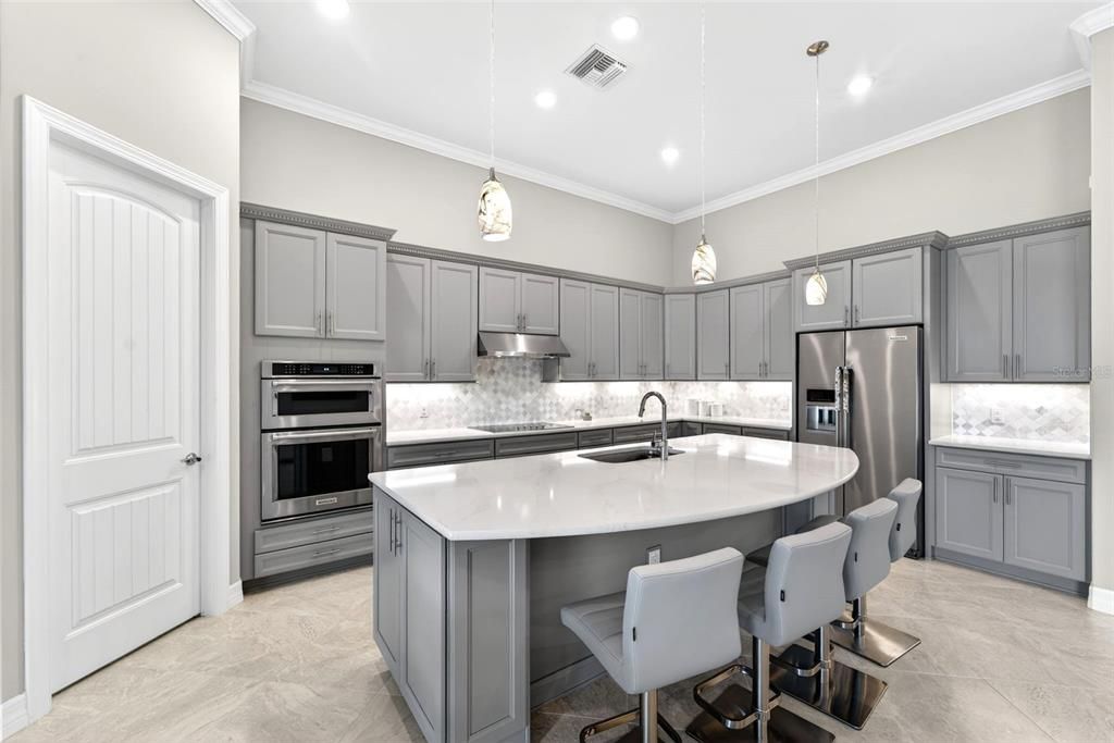 For Sale: $950,000 (3 beds, 3 baths, 2885 Square Feet)