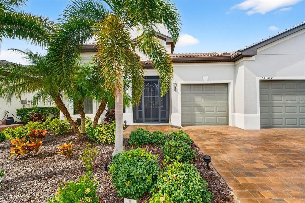 For Sale: $950,000 (3 beds, 3 baths, 2885 Square Feet)