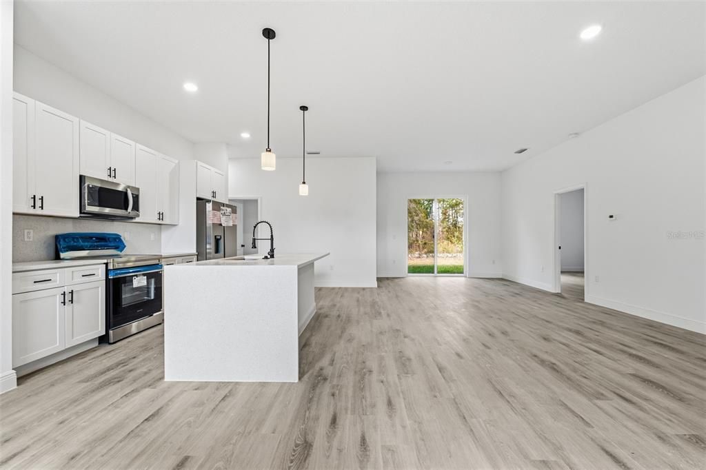 For Sale: $319,000 (4 beds, 2 baths, 1751 Square Feet)