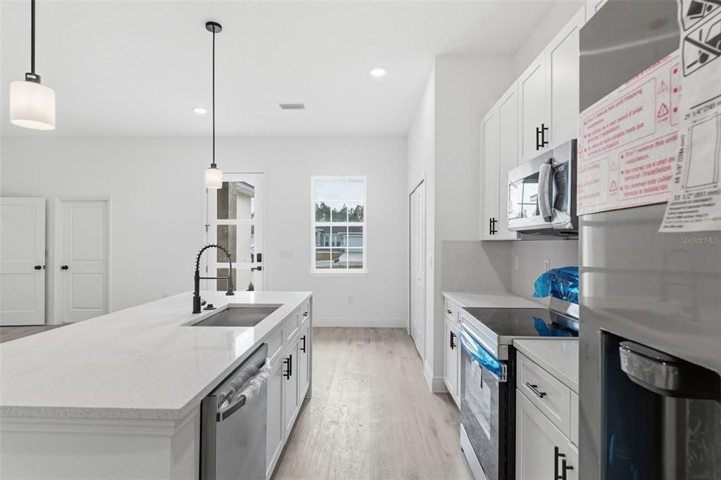 For Sale: $319,000 (4 beds, 2 baths, 1751 Square Feet)