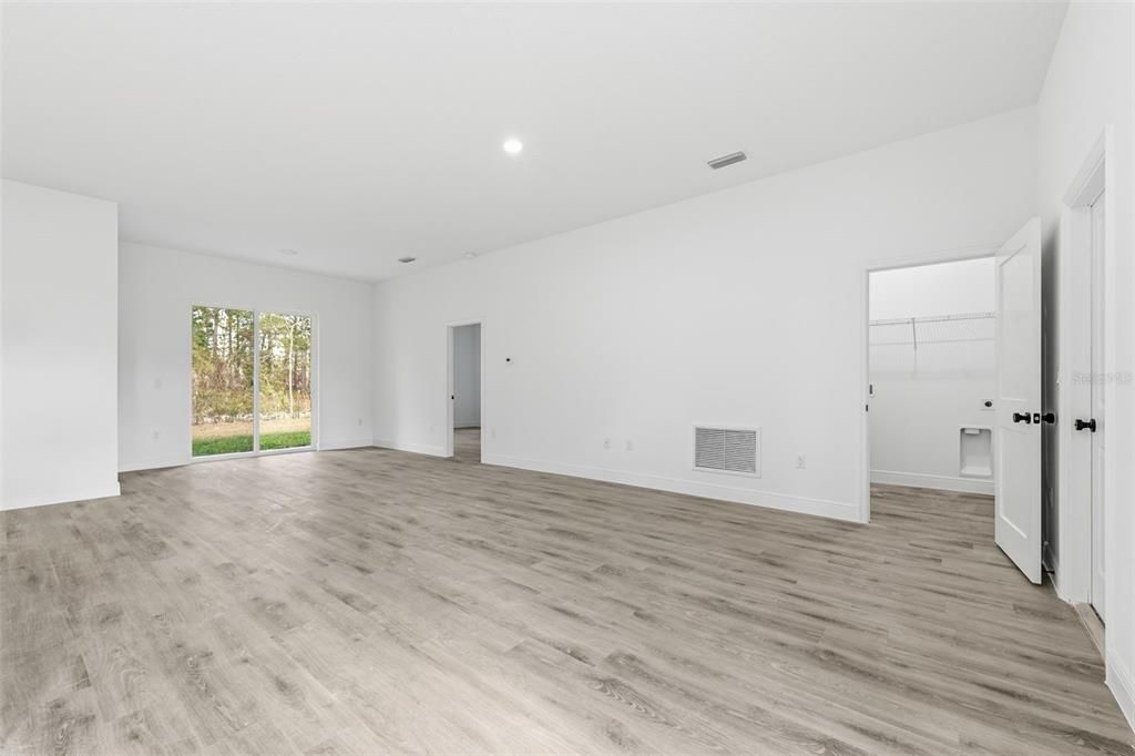 For Sale: $319,000 (4 beds, 2 baths, 1751 Square Feet)