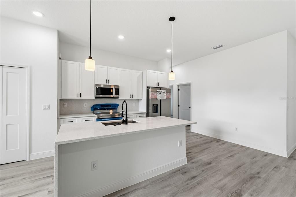 For Sale: $319,000 (4 beds, 2 baths, 1751 Square Feet)