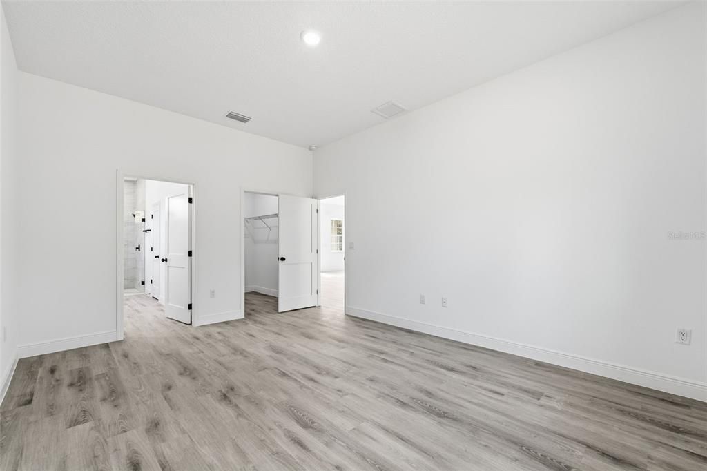 For Sale: $319,000 (4 beds, 2 baths, 1751 Square Feet)
