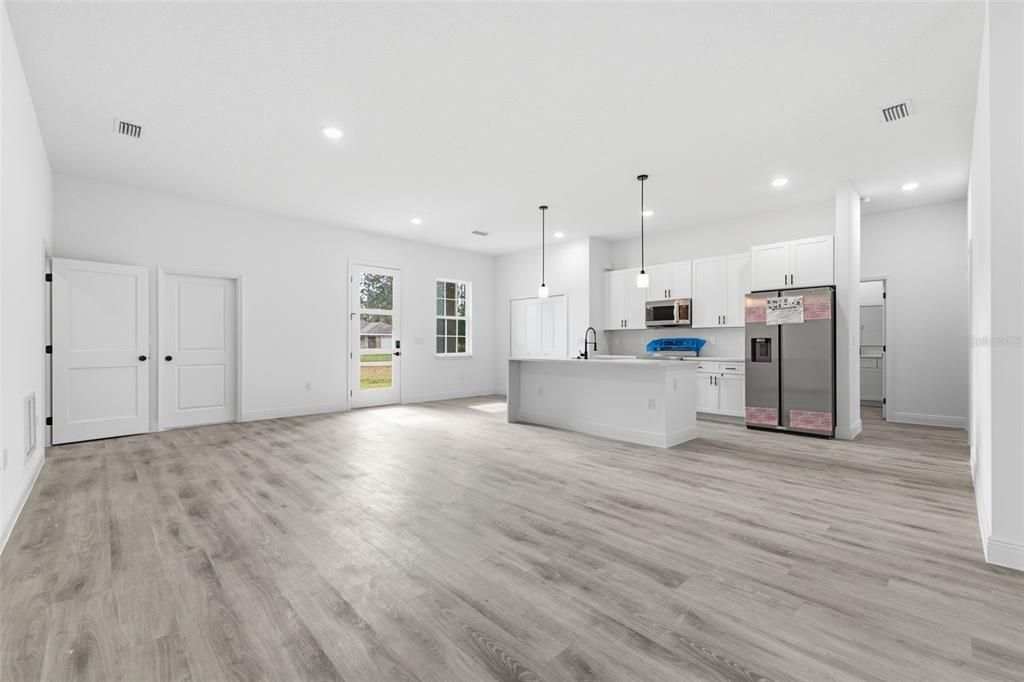 For Sale: $319,000 (4 beds, 2 baths, 1751 Square Feet)