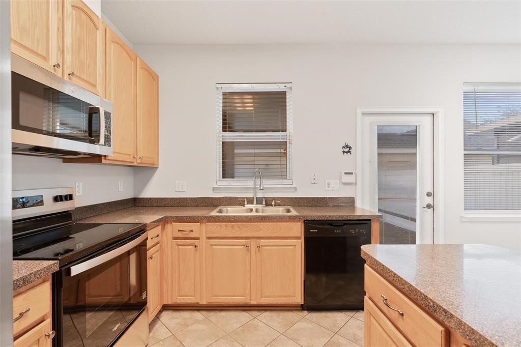 For Sale: $330,000 (2 beds, 2 baths, 1228 Square Feet)