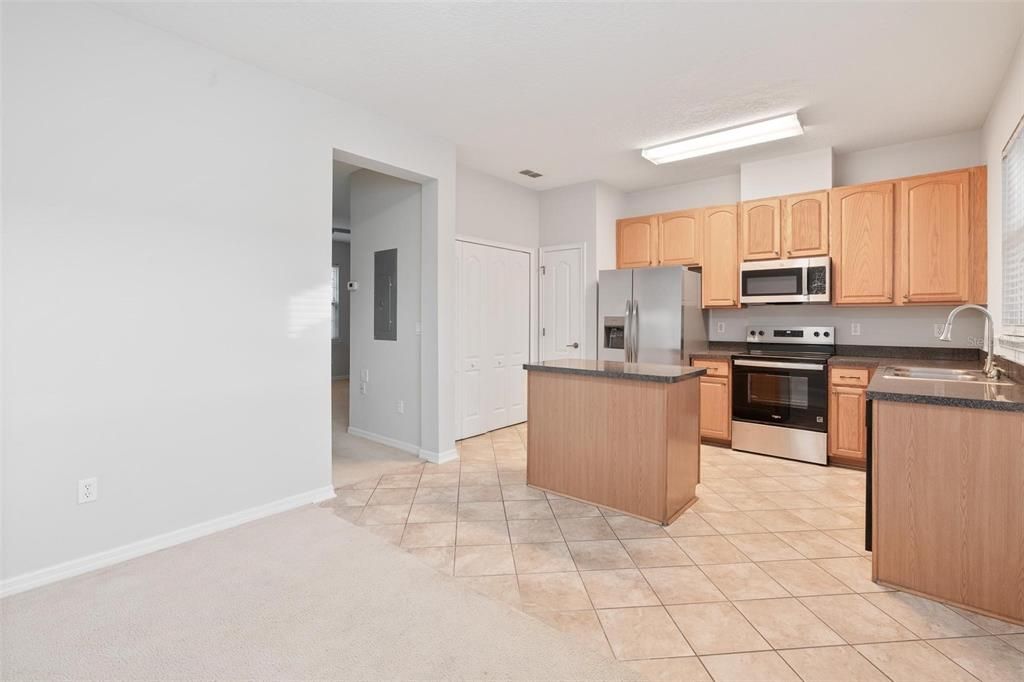 For Sale: $330,000 (2 beds, 2 baths, 1228 Square Feet)