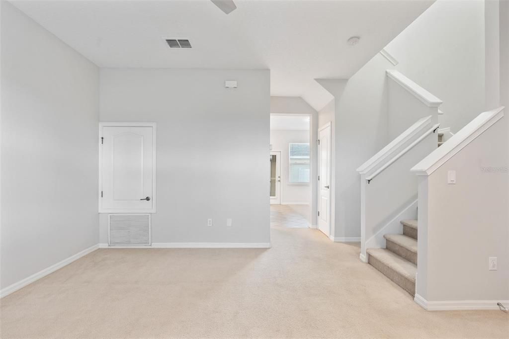 For Sale: $330,000 (2 beds, 2 baths, 1228 Square Feet)