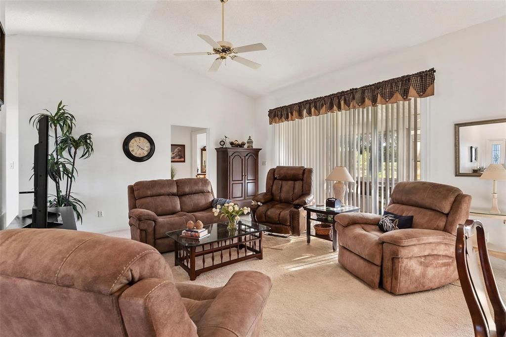 En Venta: $259,000 (2 camas, 2 baños, 1563 Pies cuadrados)