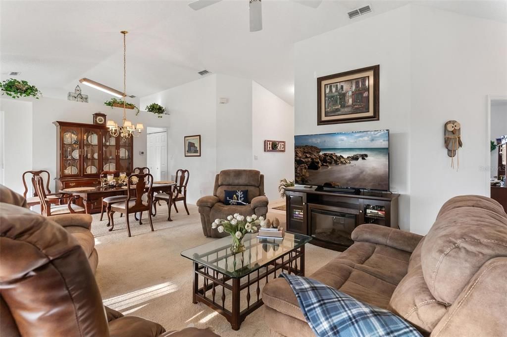 En Venta: $259,000 (2 camas, 2 baños, 1563 Pies cuadrados)