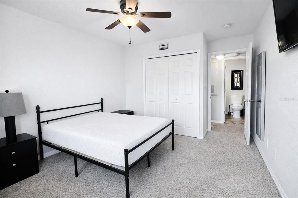 В аренду: $2,200 (2 спален, 2 ванн, 1018 Квадратных фут)