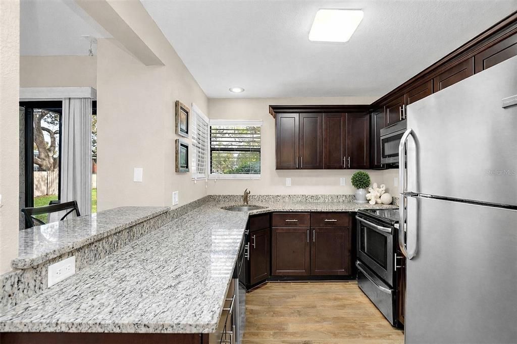 В аренду: $2,200 (2 спален, 2 ванн, 1018 Квадратных фут)