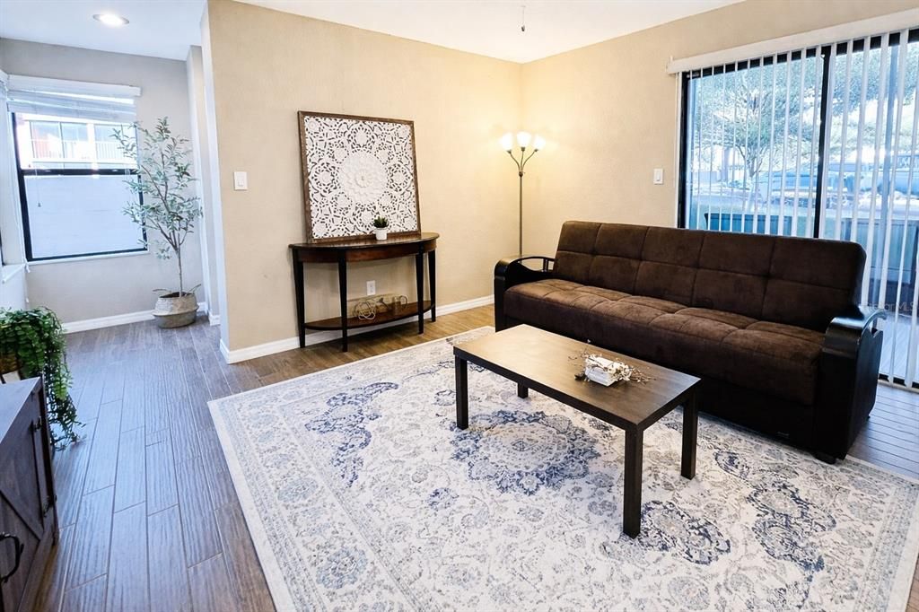 В аренду: $2,200 (2 спален, 2 ванн, 1018 Квадратных фут)