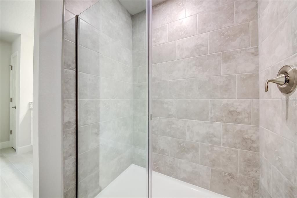 En Venta: $428,600 (4 camas, 3 baños, 2200 Pies cuadrados)