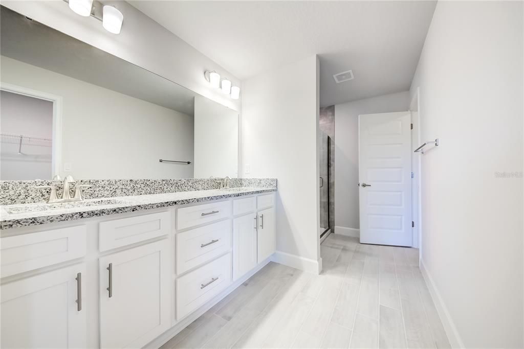 En Venta: $428,600 (4 camas, 3 baños, 2200 Pies cuadrados)