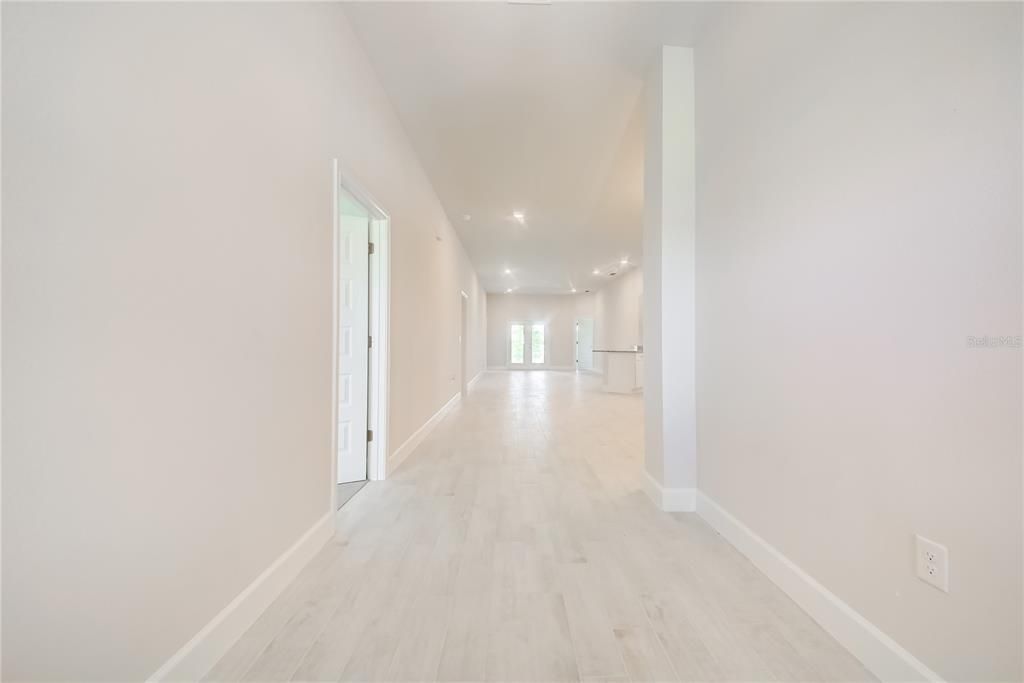 En Venta: $428,600 (4 camas, 3 baños, 2200 Pies cuadrados)