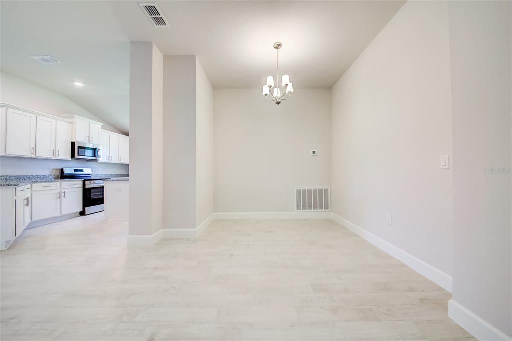 En Venta: $428,600 (4 camas, 3 baños, 2200 Pies cuadrados)