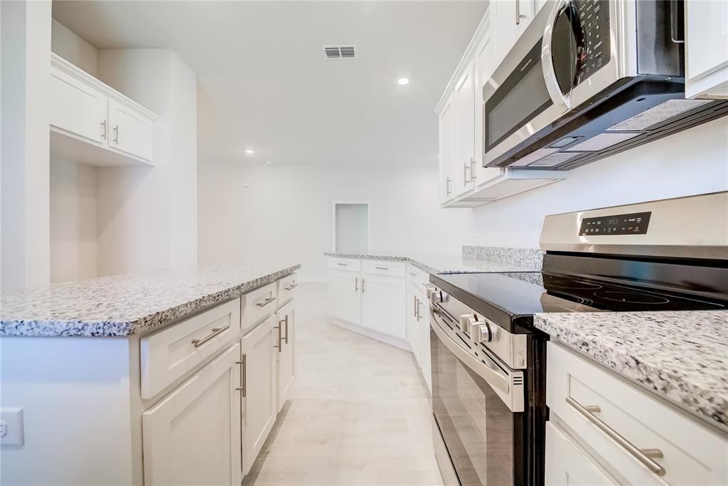 En Venta: $428,600 (4 camas, 3 baños, 2200 Pies cuadrados)