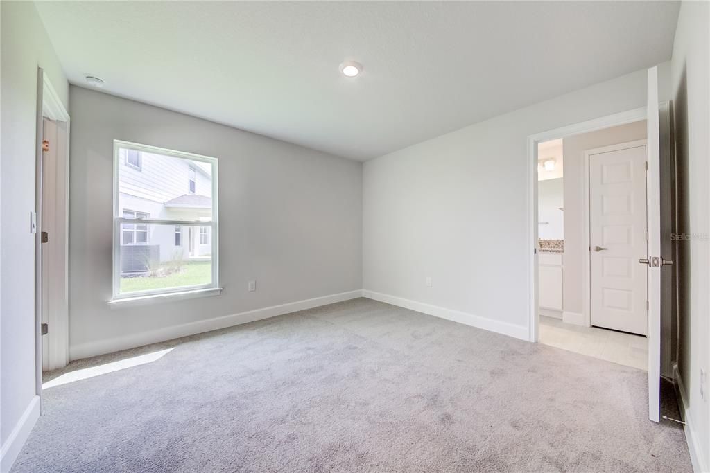 En Venta: $428,600 (4 camas, 3 baños, 2200 Pies cuadrados)