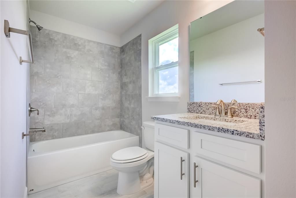 En Venta: $428,600 (4 camas, 3 baños, 2200 Pies cuadrados)