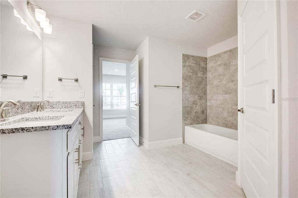 En Venta: $428,600 (4 camas, 3 baños, 2200 Pies cuadrados)