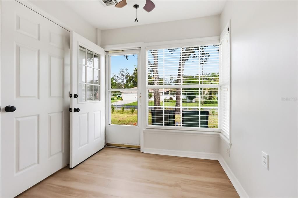 For Sale: $199,500 (2 beds, 2 baths, 1043 Square Feet)