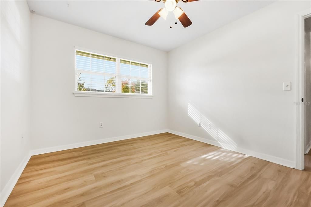 For Sale: $199,500 (2 beds, 2 baths, 1043 Square Feet)