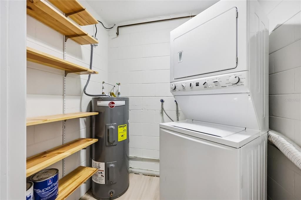 For Sale: $199,500 (2 beds, 2 baths, 1043 Square Feet)