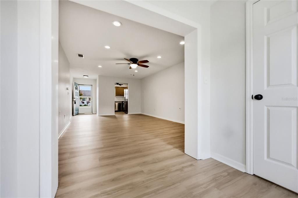 For Sale: $199,500 (2 beds, 2 baths, 1043 Square Feet)