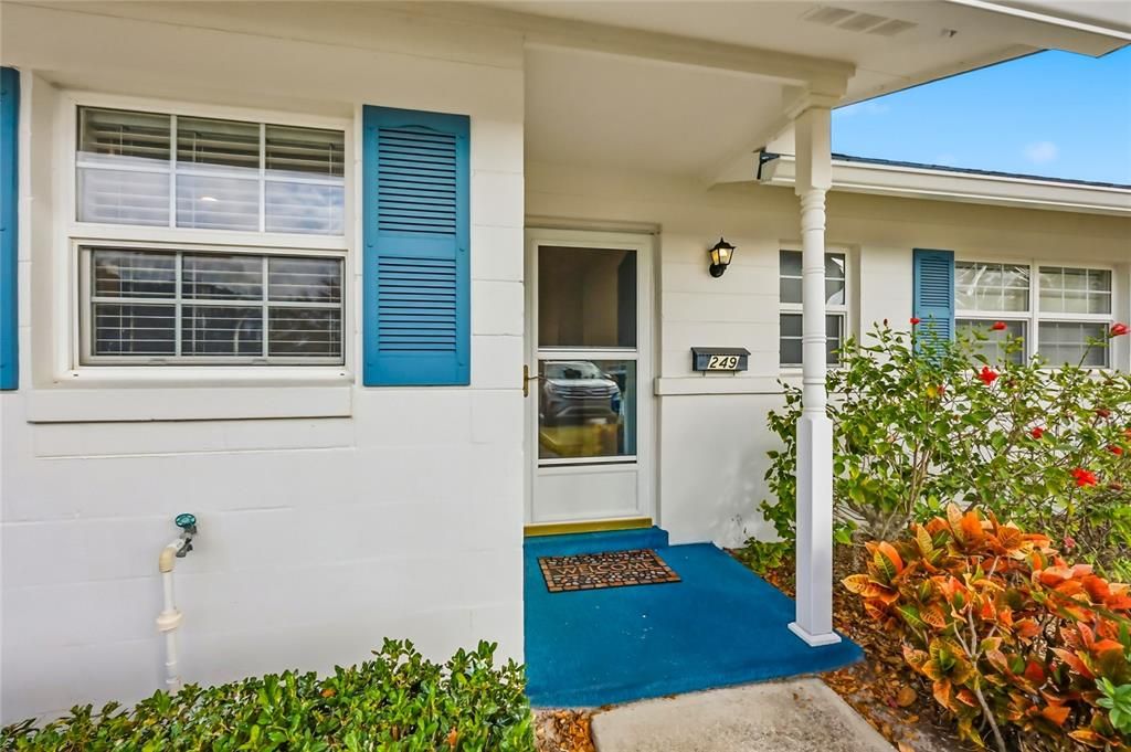 For Sale: $199,500 (2 beds, 2 baths, 1043 Square Feet)