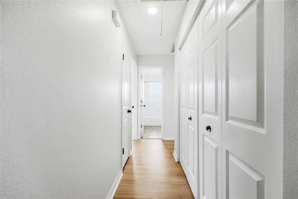 For Sale: $199,500 (2 beds, 2 baths, 1043 Square Feet)