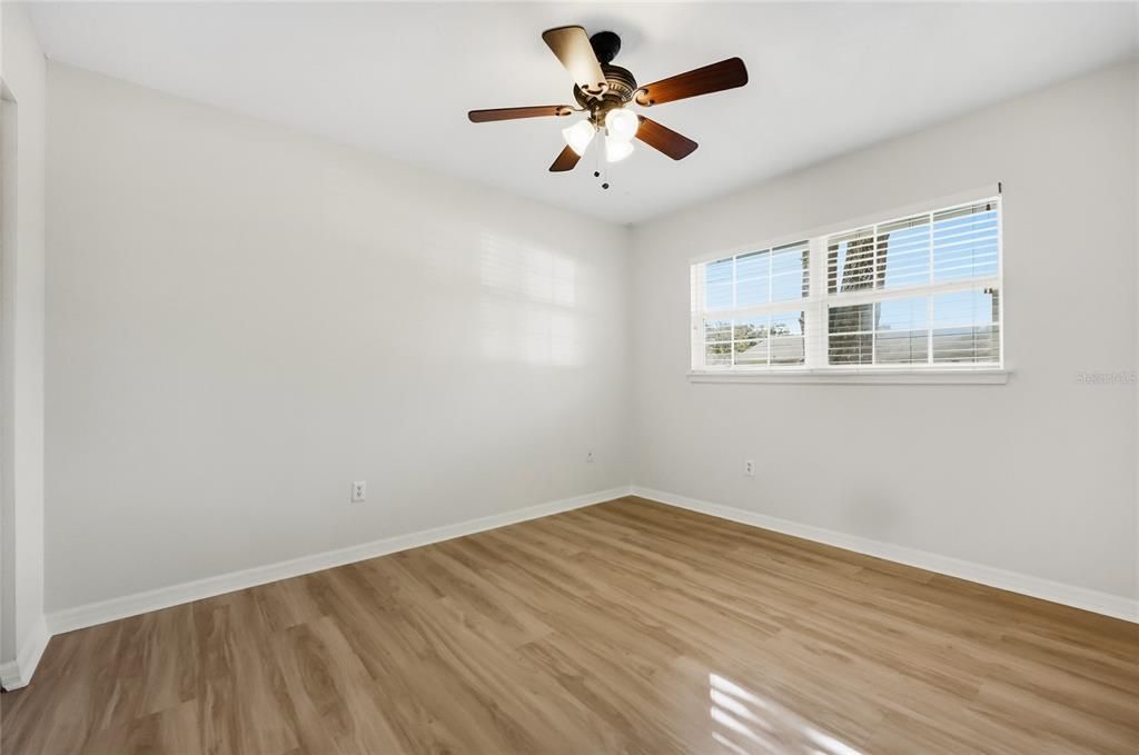 For Sale: $199,500 (2 beds, 2 baths, 1043 Square Feet)