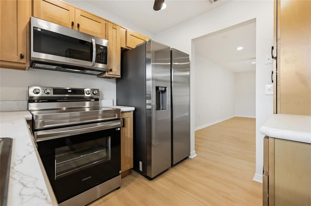 For Sale: $199,500 (2 beds, 2 baths, 1043 Square Feet)