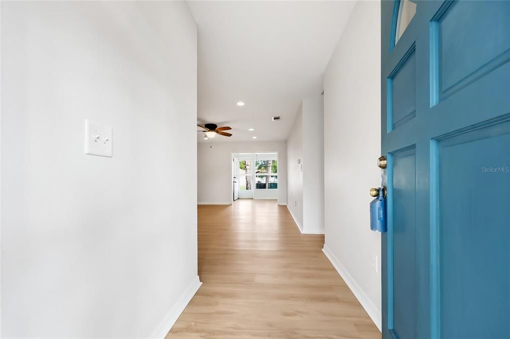 For Sale: $199,500 (2 beds, 2 baths, 1043 Square Feet)