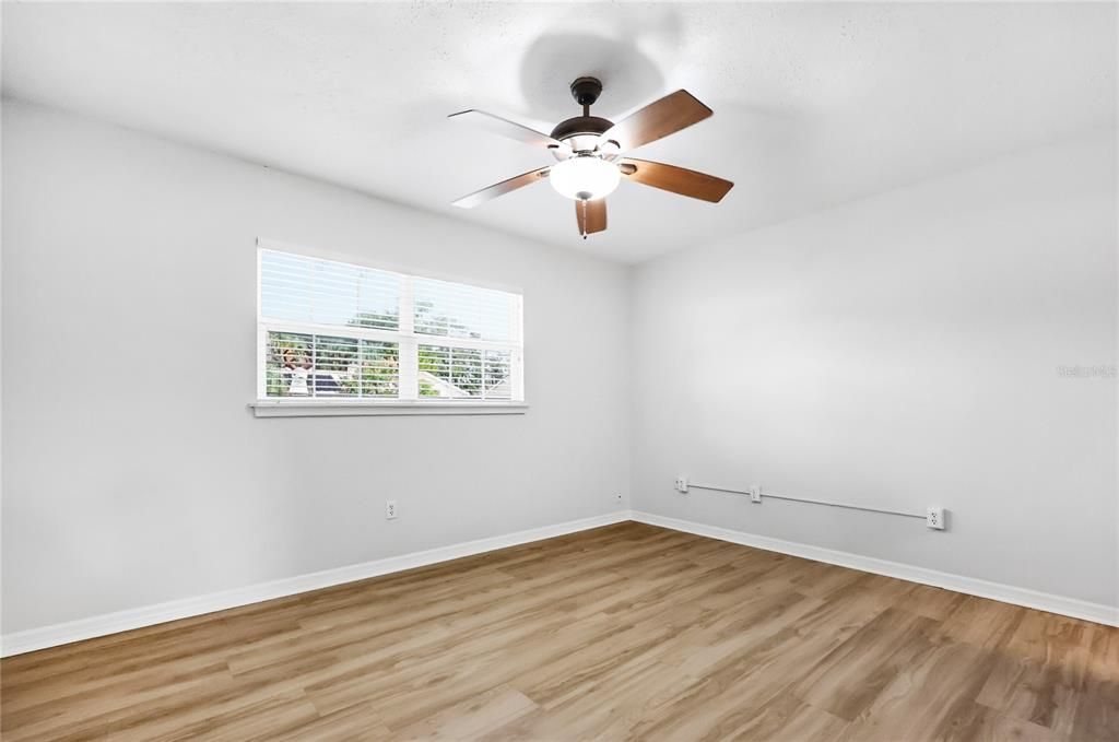 For Sale: $199,500 (2 beds, 2 baths, 1043 Square Feet)