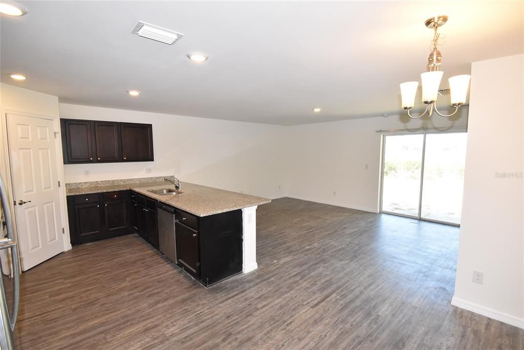 For Rent: $1,475 (3 beds, 2 baths, 1247 Square Feet)