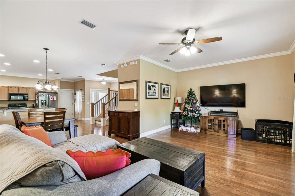 For Sale: $435,000 (3 beds, 2 baths, 1990 Square Feet)